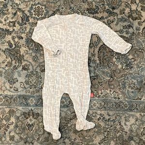 MagneticMe gender neutral sleeper